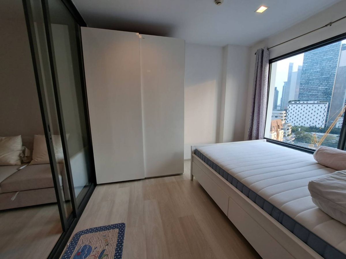 Condo for rent Life Witthayu near BTS Ploenchit and Central Embassy Loading...