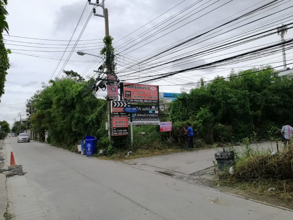 For SaleLandBangna, Bearing, Lasalle : Land for sale, Soi Bearing 30/2, corner plot, 2-sided road access, 100 sq m.