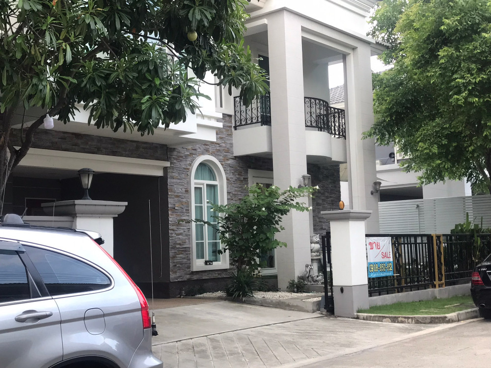 For SaleHouseLadkrabang, Suwannaphum Airport : Single house for sale, Casa Grand Wongwaen-On Nut, with pool, usable area up to 290 sq m., 4 bedrooms, 5 bathrooms, parking and CCTV.