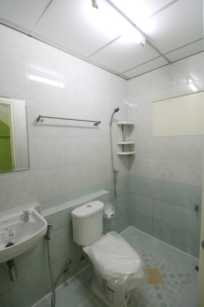 ขายทาวน์โฮมพระราม 2 บางขุนเทียน : ขายทาวน์เฮ้าส์พระราม2  บ้านพิศาลเฟส10 ท่าข้าม30 ใกล้เซ็นทรัล 18.7 ตร.ว. ต้นโครงการ ต่อเติมเต็มพื้นที่