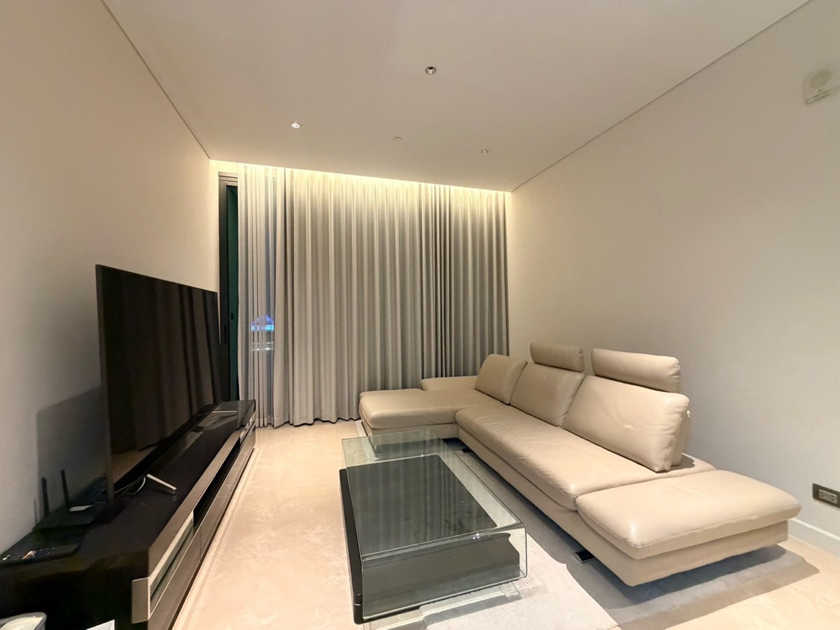 For RentCondoWitthayu, Chidlom, Langsuan, Ploenchit : +++Urgent rent+++ Sindhorn Residence** 2 bedrooms, size 117 sq m.