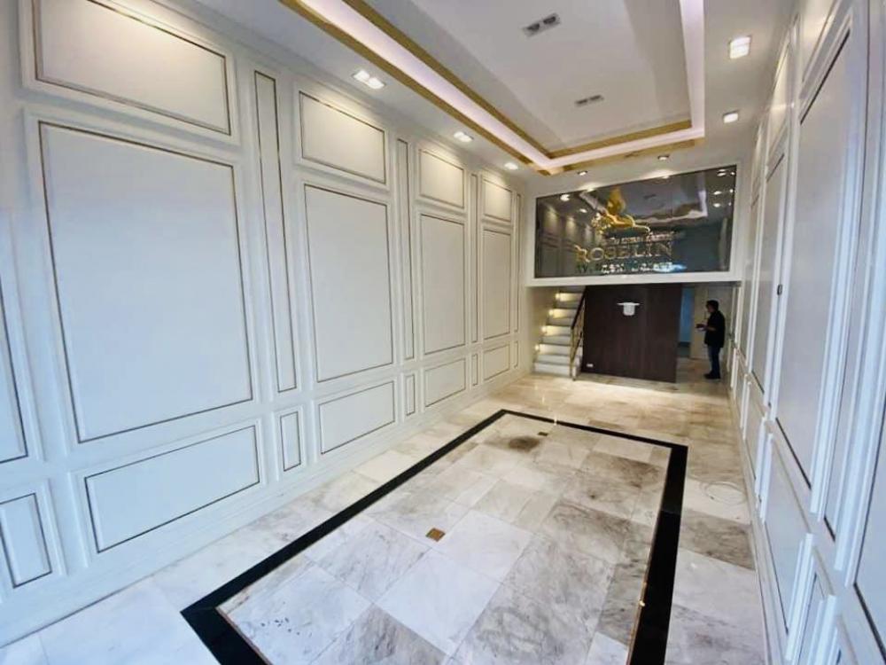 For SaleShop HouseSukhumvit, Asoke, Thonglor : Commercial building for sale on Ekkamai Road @BTS 200 meters