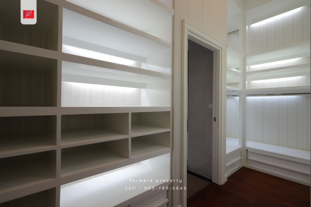 ขายบ้านเกษตร นวมินทร์ ลาดปลาเค้า : ขายบ้านหรู The Royal Residence เกษตร-นวมินทร์ Contemporary Series 196 ตร.ว. 4 นอน 6 น้ำ 75 ล้านบาท