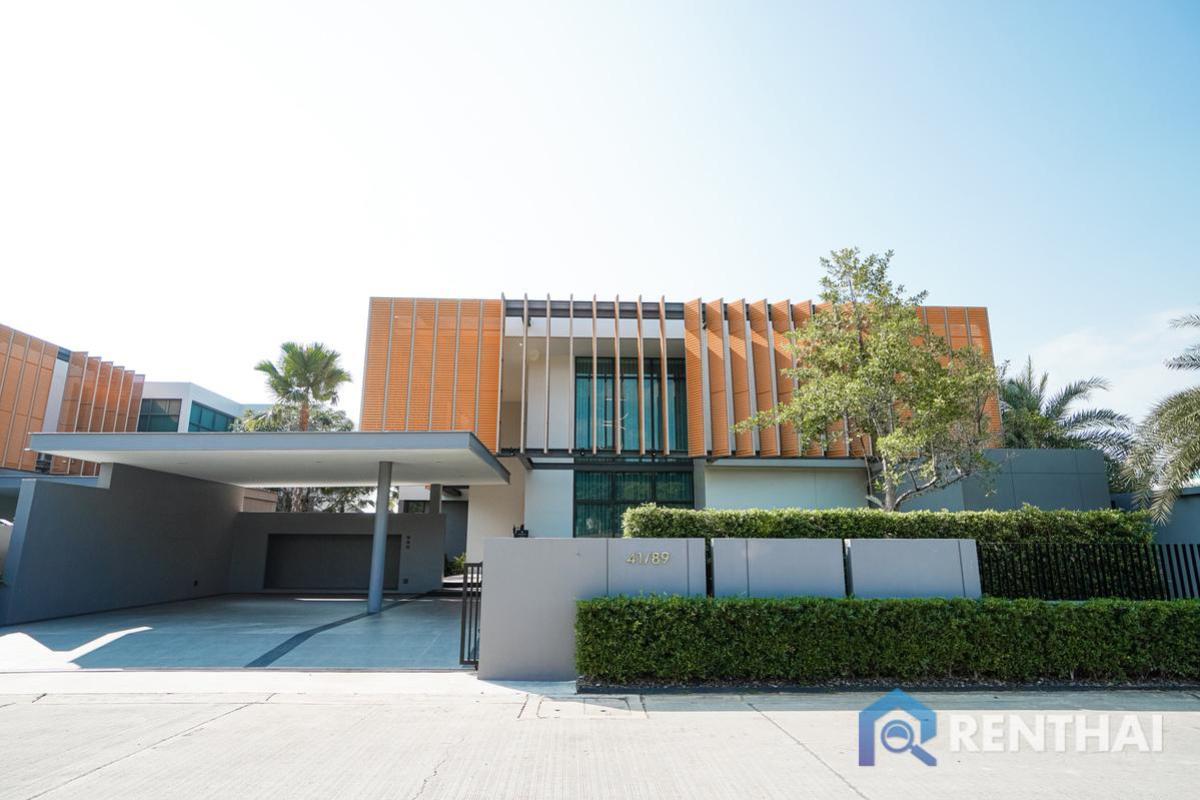 For SaleHousePattaya, Bangsaen, Chonburi : Luxury  house in a modern style on a hillside of Pattaya