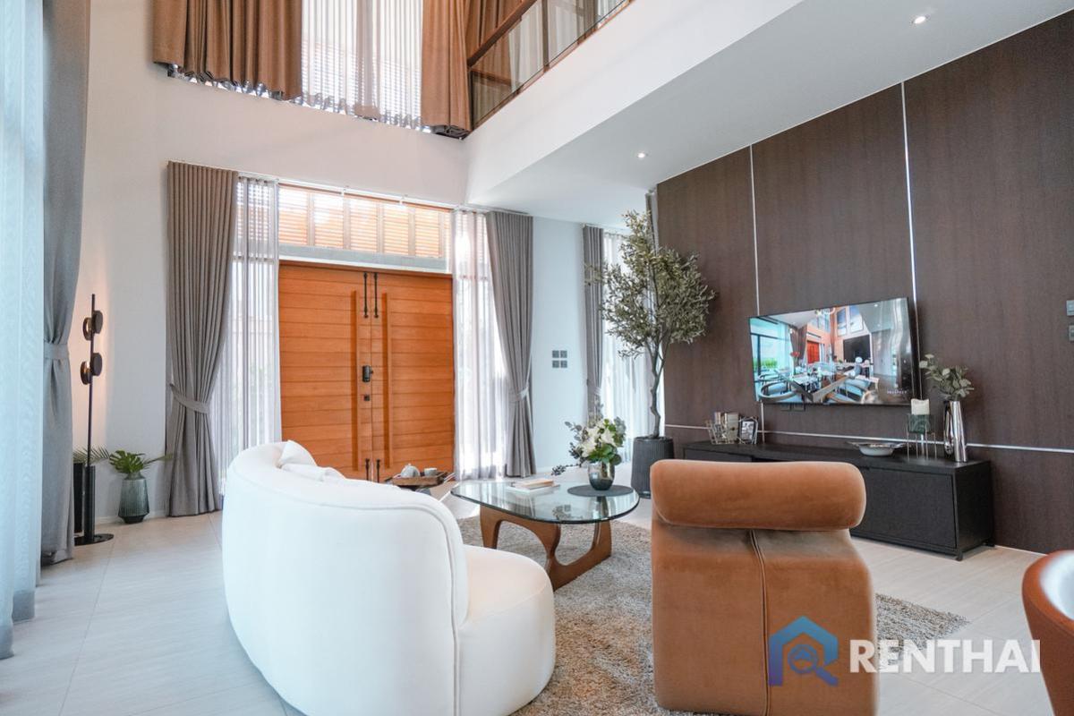 For SaleHousePattaya, Bangsaen, Chonburi : Luxury  house in a modern style on a hillside of Pattaya