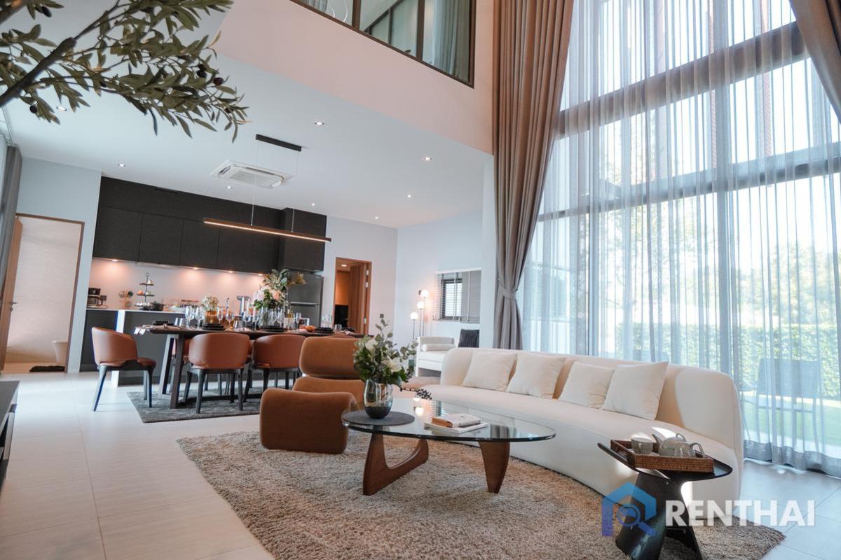 For SaleHousePattaya, Bangsaen, Chonburi : Luxury  house in a modern style on a hillside of Pattaya