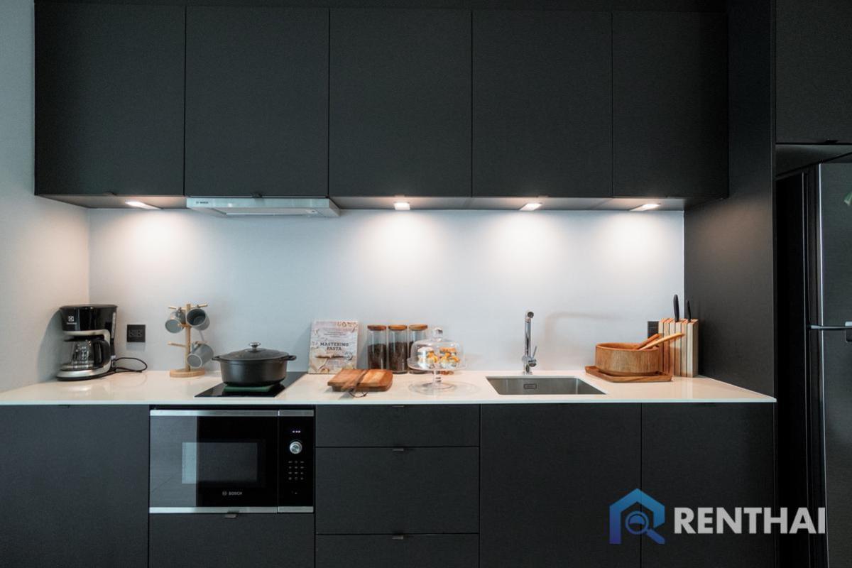 For SaleHousePattaya, Bangsaen, Chonburi : Luxury  house in a modern style on a hillside of Pattaya