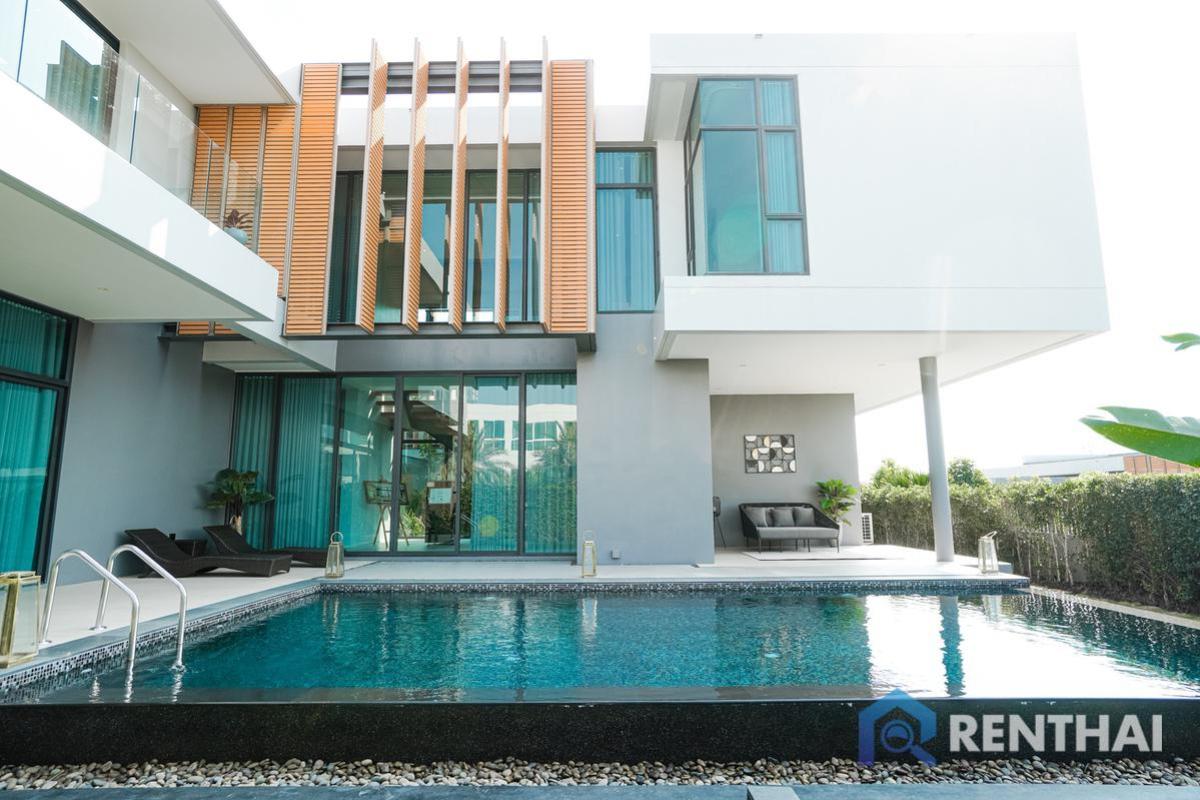 For SaleHousePattaya, Bangsaen, Chonburi : Luxury  house in a modern style on a hillside of Pattaya