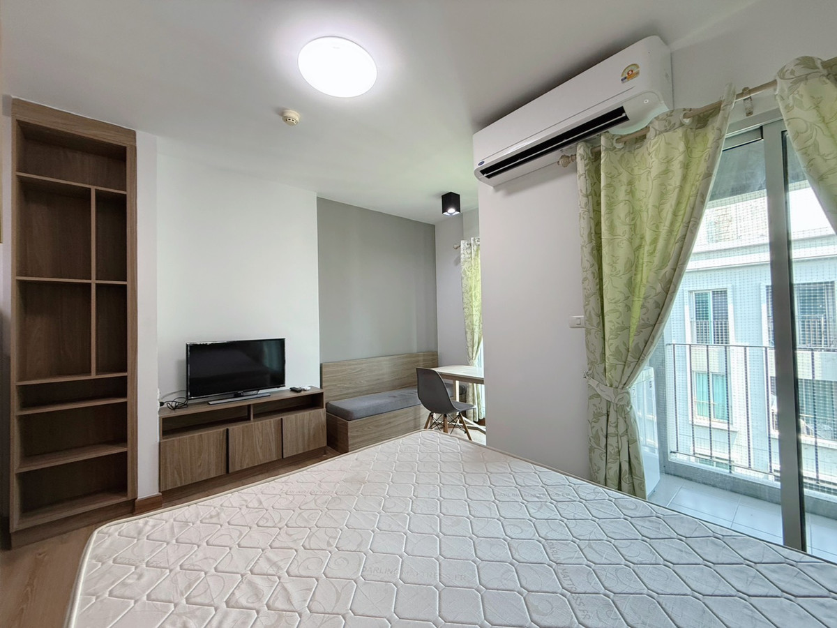 For RentCondoKasetsart, Ratchayothin : Condo for rent, Chapter One The Campus Kaset, Chapter One The Campus Kaset, near Kasetsart University, Bangkhen, only 200 meters and near BTS Sanam Khen Station, only 100 meters.