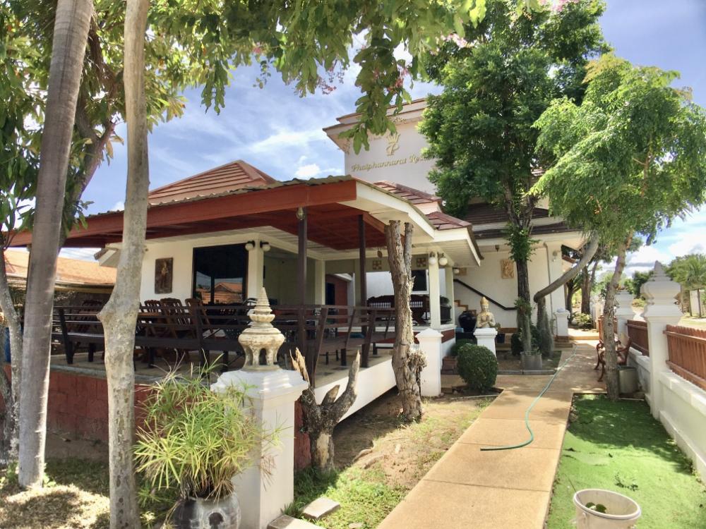 ขายกิจการโรงแรม & กิจการอพาร์ตเมนต์พัทยา บางแสน ชลบุรี สัตหีบ : ขายรีสอร์ทเมืองพัทยาพึ่งรีโนเวทใหม่ สไตล์ล้านนา 307 ตร.ว ถนนชัยพฤกษ์ 2 เหมาะทำบ้านพักผู้สูงอายุ บรรยากาศดีมาก