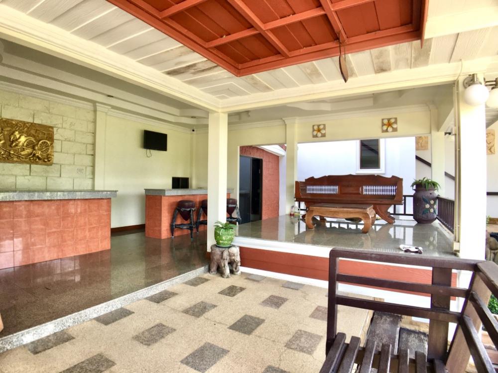 ขายกิจการโรงแรม & กิจการอพาร์ตเมนต์พัทยา บางแสน ชลบุรี สัตหีบ : ขายรีสอร์ทเมืองพัทยาพึ่งรีโนเวทใหม่ สไตล์ล้านนา 307 ตร.ว ถนนชัยพฤกษ์ 2 เหมาะทำบ้านพักผู้สูงอายุ บรรยากาศดีมาก