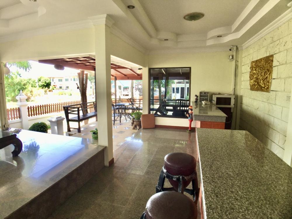 ขายกิจการโรงแรม & กิจการอพาร์ตเมนต์พัทยา บางแสน ชลบุรี สัตหีบ : ขายรีสอร์ทเมืองพัทยาพึ่งรีโนเวทใหม่ สไตล์ล้านนา 307 ตร.ว ถนนชัยพฤกษ์ 2 เหมาะทำบ้านพักผู้สูงอายุ บรรยากาศดีมาก