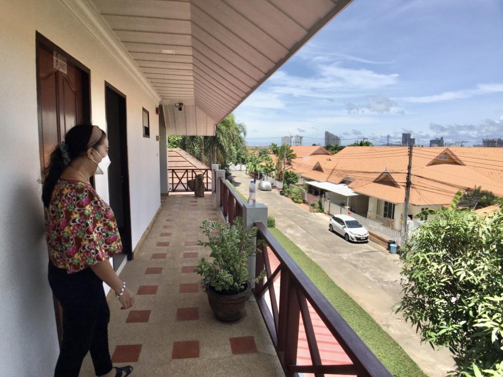 ขายกิจการโรงแรม & กิจการอพาร์ตเมนต์พัทยา บางแสน ชลบุรี สัตหีบ : ขายรีสอร์ทเมืองพัทยาพึ่งรีโนเวทใหม่ สไตล์ล้านนา 307 ตร.ว ถนนชัยพฤกษ์ 2 เหมาะทำบ้านพักผู้สูงอายุ บรรยากาศดีมาก