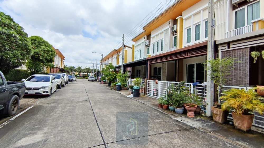 ขายทาวน์โฮมลาดกระบัง สุวรรณภูมิ : ขาย ทาวน์โฮม (2 ชั้น) โกลเด้น ทาวน์ 2 อ่อนนุช-ลาดกระบัง 125 ตรม. 20 ตร.วา พร้อมเฟอร์นิเจอร์ และส่วนตกแต่งเพิ่มเติม