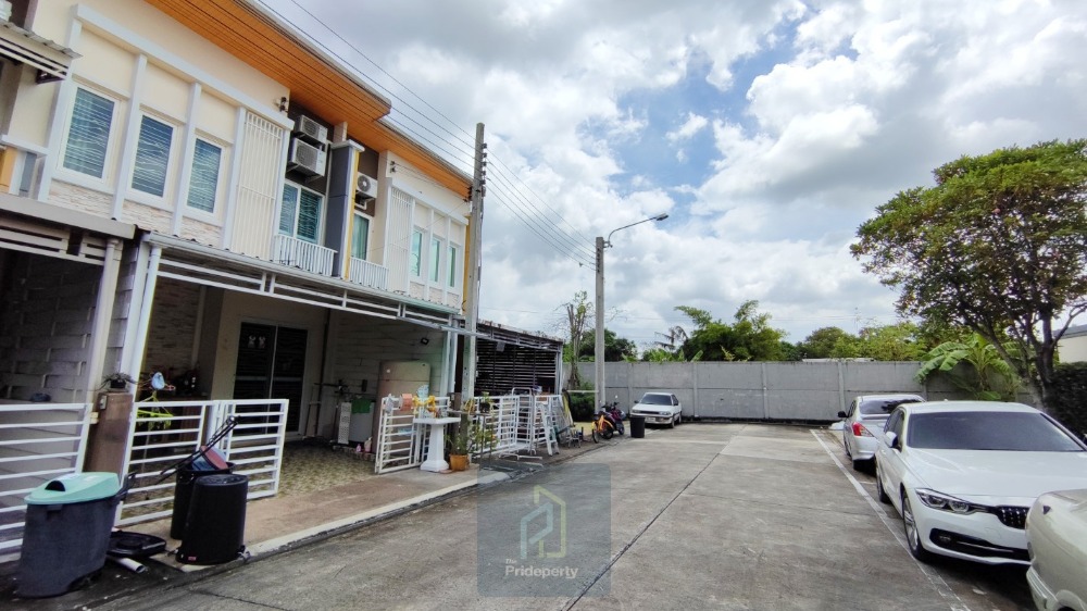 ขายทาวน์โฮมลาดกระบัง สุวรรณภูมิ : ขาย ทาวน์โฮม (2 ชั้น) โกลเด้น ทาวน์ 2 อ่อนนุช-ลาดกระบัง 125 ตรม. 20 ตร.วา พร้อมเฟอร์นิเจอร์ และส่วนตกแต่งเพิ่มเติม