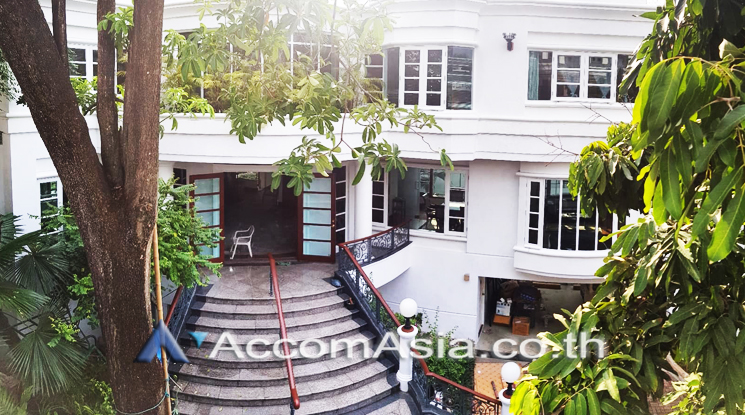 ให้เช่าบ้านสุขุมวิท อโศก ทองหล่อ : 🔼🔽 AccomA Garden, Private Swimming Pool, Pet friendly 5 Beds House for Rent in Sukhumvit, BTS Ekkamai