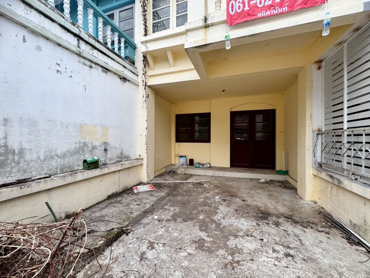 ขายทาวน์โฮมมีนบุรี-ร่มเกล้า : ขายทาวน์หนองจอก ซอยเชื่อมสัมพันธ์17หมู่บ้านภัทรวรรณ ** ราคาเพียง 1.05 ล้าน **  บ้านเก่าน่าลงทุน N.748