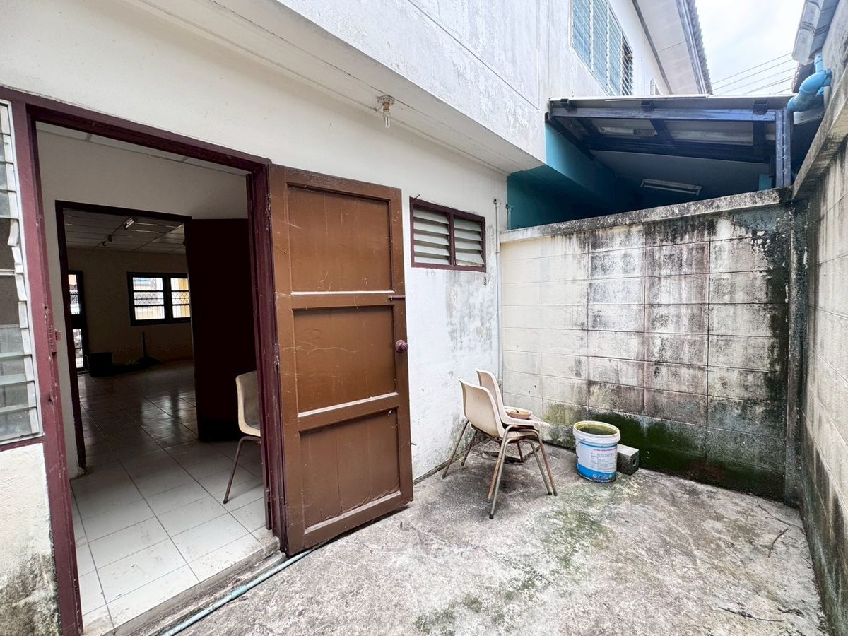 ขายทาวน์โฮมมีนบุรี-ร่มเกล้า : ขายทาวน์หนองจอก ซอยเชื่อมสัมพันธ์17หมู่บ้านภัทรวรรณ ** ราคาเพียง 1.05 ล้าน **  บ้านเก่าน่าลงทุน N.748