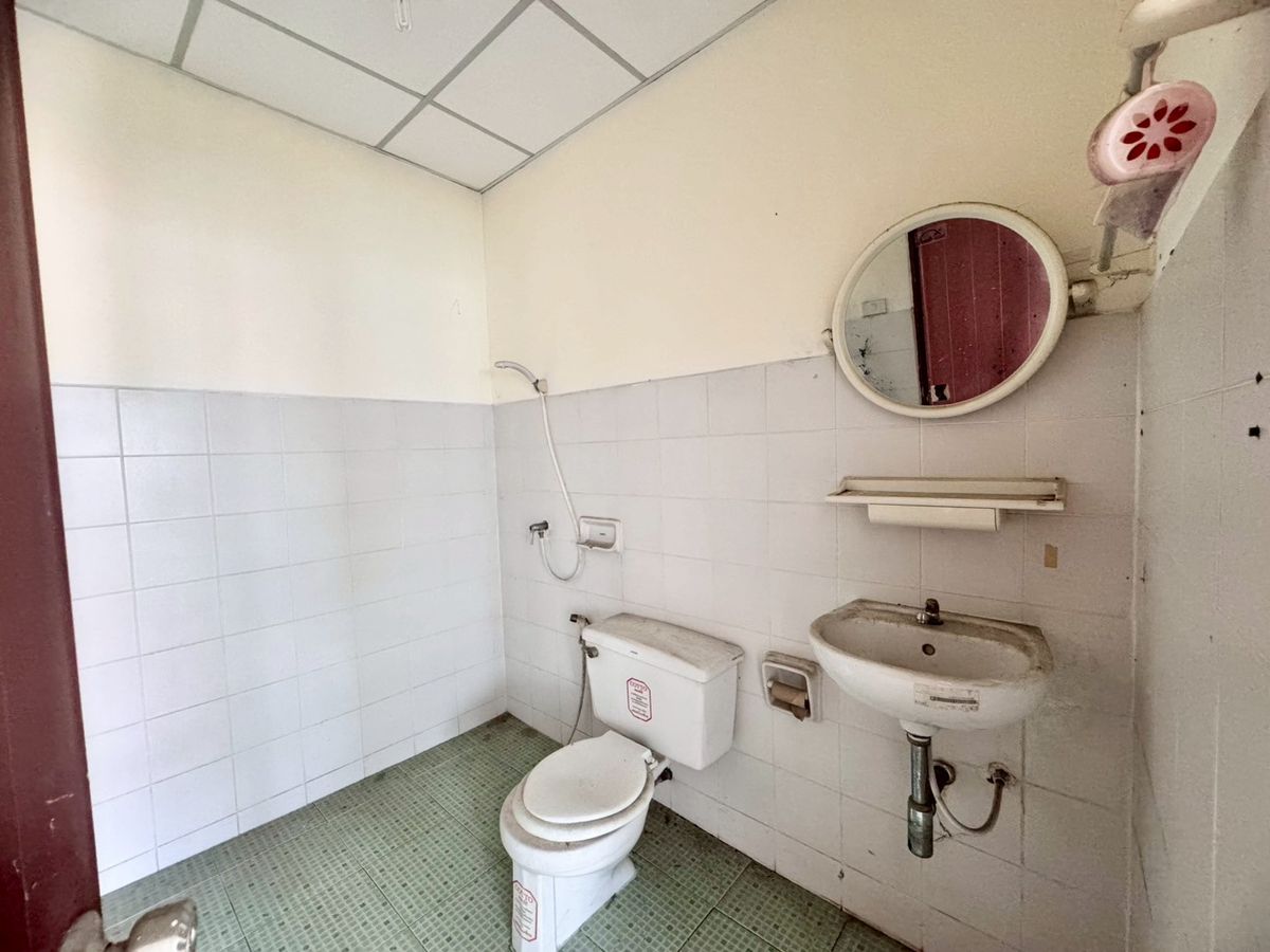 ขายทาวน์โฮมมีนบุรี-ร่มเกล้า : ขายทาวน์หนองจอก ซอยเชื่อมสัมพันธ์17หมู่บ้านภัทรวรรณ ** ราคาเพียง 1.05 ล้าน **  บ้านเก่าน่าลงทุน N.748