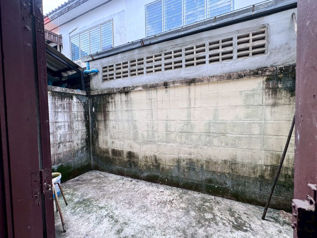 ขายทาวน์โฮมมีนบุรี-ร่มเกล้า : ขายทาวน์หนองจอก ซอยเชื่อมสัมพันธ์17หมู่บ้านภัทรวรรณ ** ราคาเพียง 1.05 ล้าน **  บ้านเก่าน่าลงทุน N.748