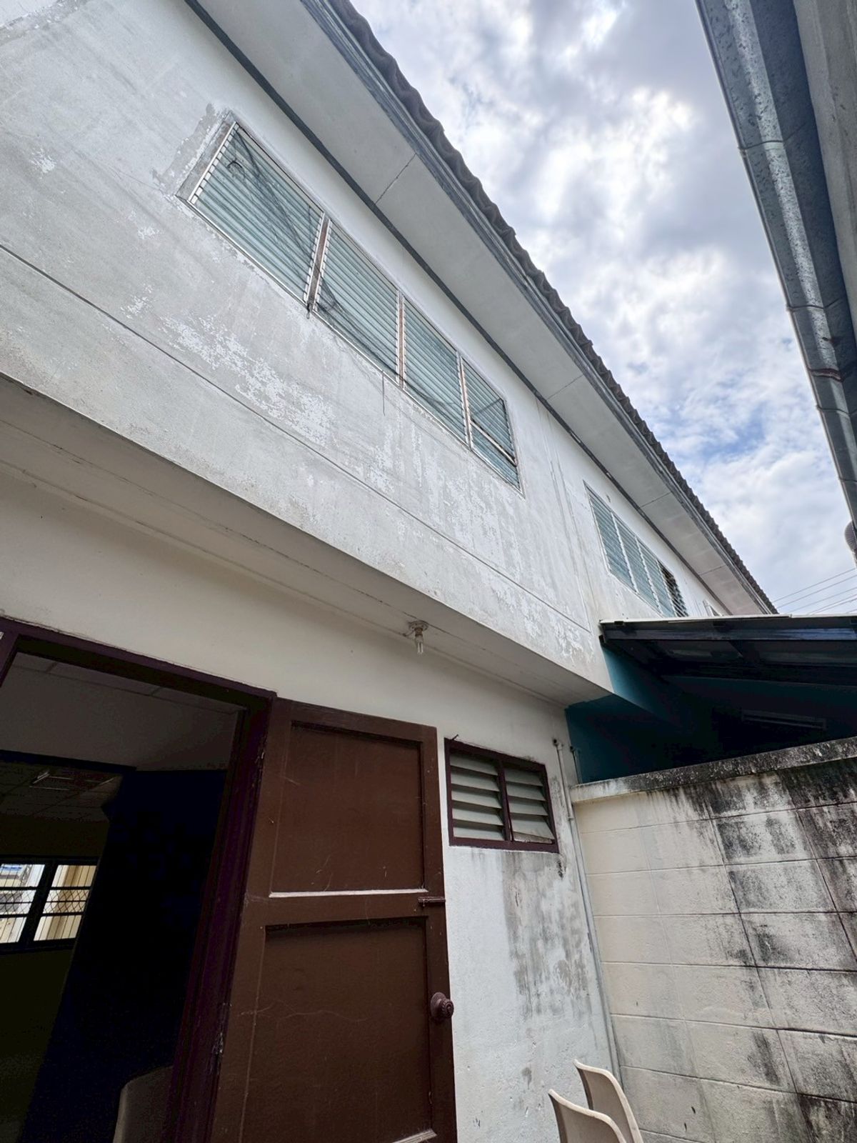 ขายทาวน์โฮมมีนบุรี-ร่มเกล้า : ขายทาวน์หนองจอก ซอยเชื่อมสัมพันธ์17หมู่บ้านภัทรวรรณ ** ราคาเพียง 1.05 ล้าน **  บ้านเก่าน่าลงทุน N.748