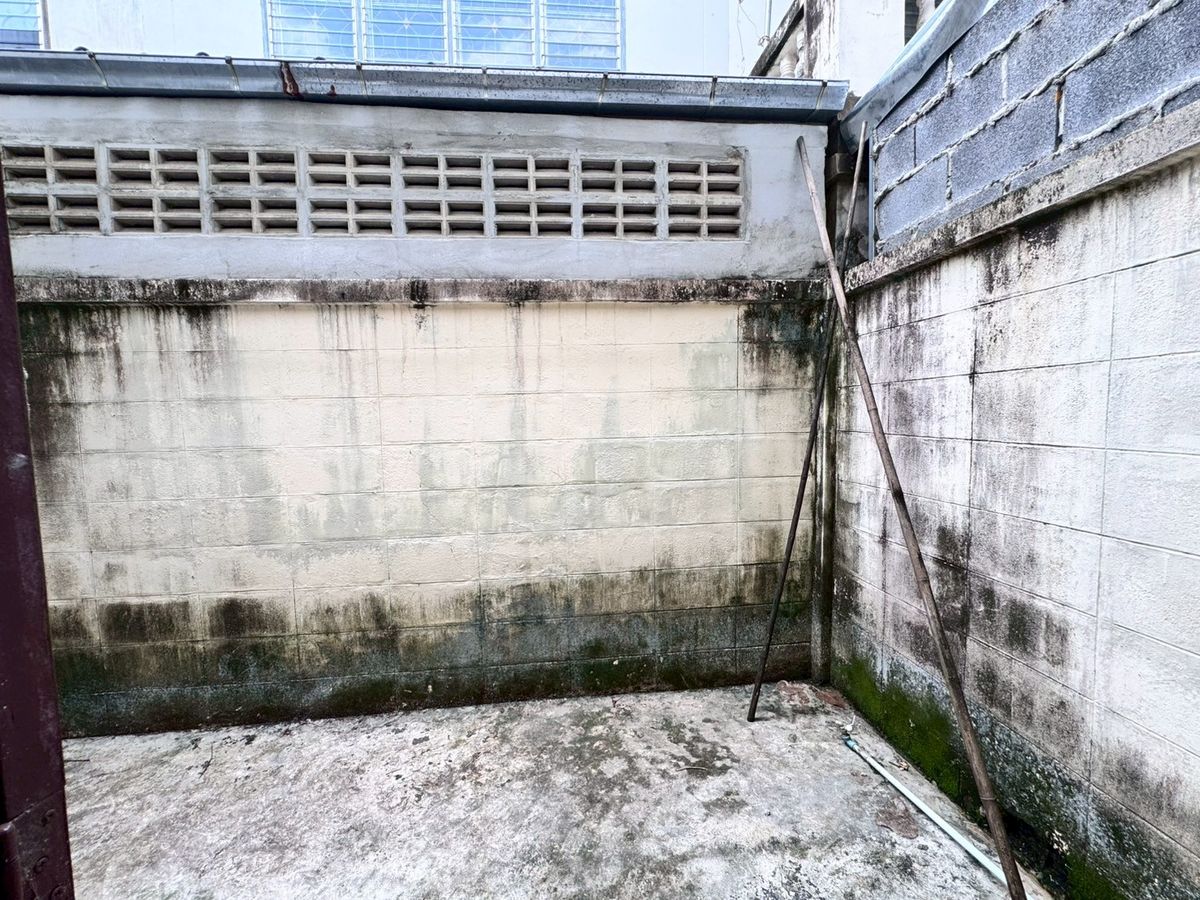 ขายทาวน์โฮมมีนบุรี-ร่มเกล้า : ขายทาวน์หนองจอก ซอยเชื่อมสัมพันธ์17หมู่บ้านภัทรวรรณ ** ราคาเพียง 1.05 ล้าน **  บ้านเก่าน่าลงทุน N.748