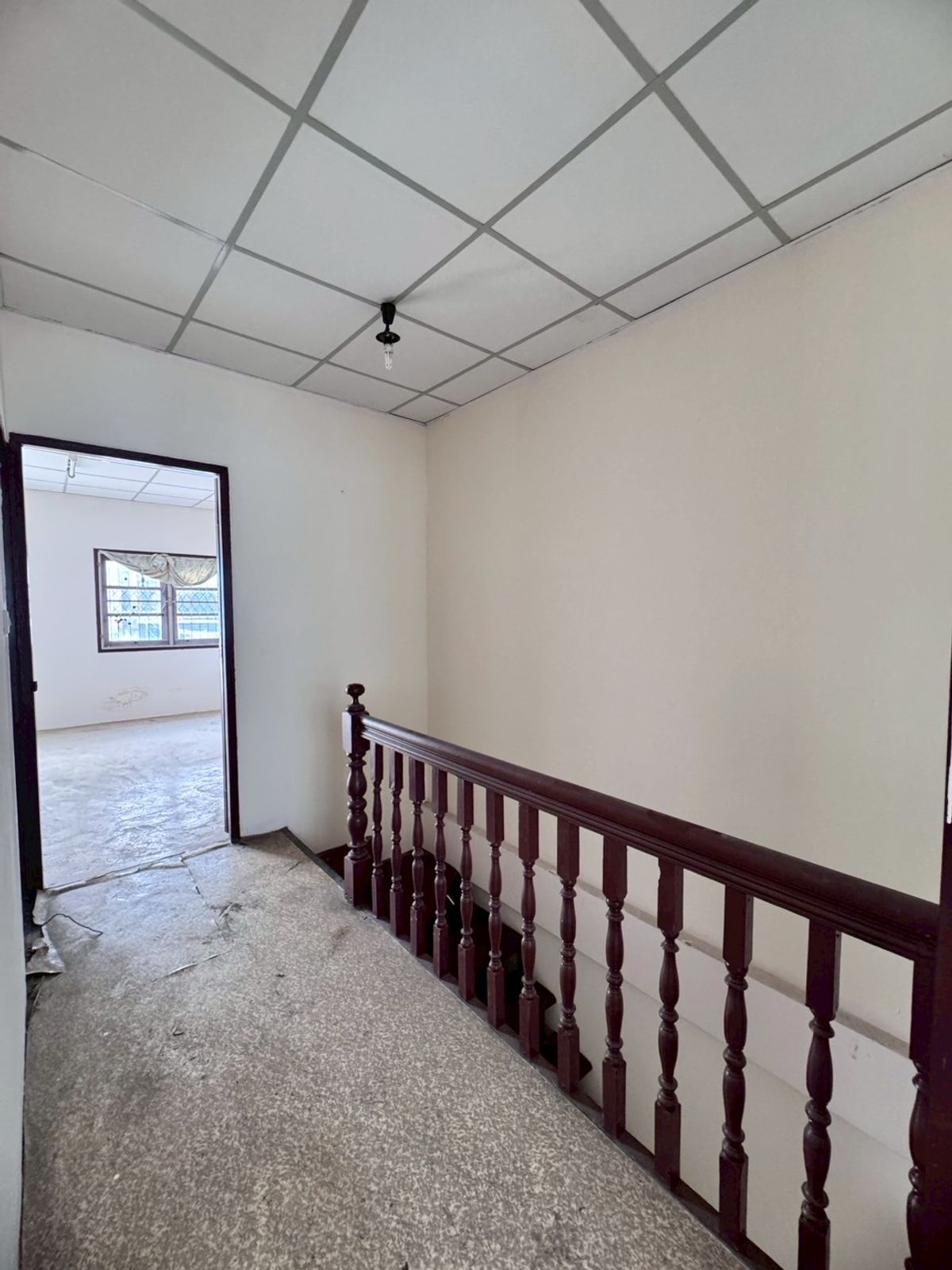 ขายทาวน์โฮมมีนบุรี-ร่มเกล้า : ขายทาวน์หนองจอก ซอยเชื่อมสัมพันธ์17หมู่บ้านภัทรวรรณ ** ราคาเพียง 1.05 ล้าน **  บ้านเก่าน่าลงทุน N.748