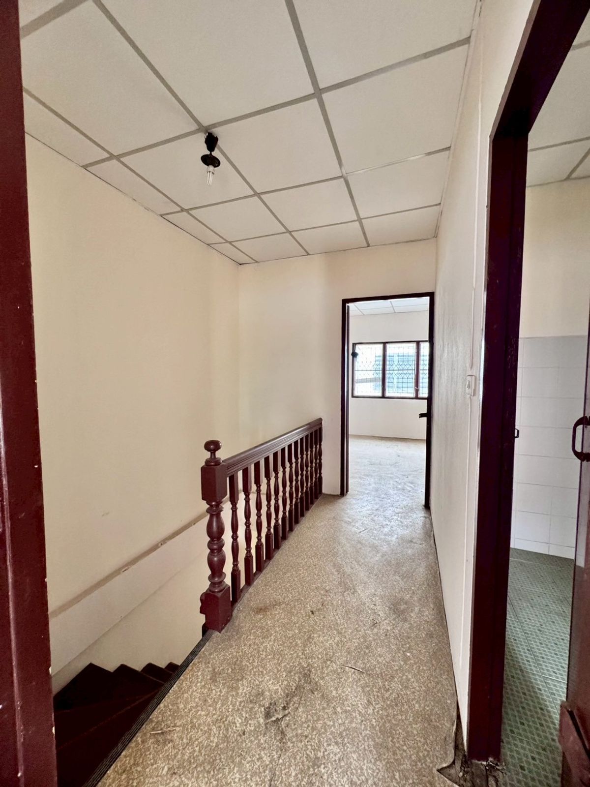 ขายทาวน์โฮมมีนบุรี-ร่มเกล้า : ขายทาวน์หนองจอก ซอยเชื่อมสัมพันธ์17หมู่บ้านภัทรวรรณ ** ราคาเพียง 1.05 ล้าน **  บ้านเก่าน่าลงทุน N.748