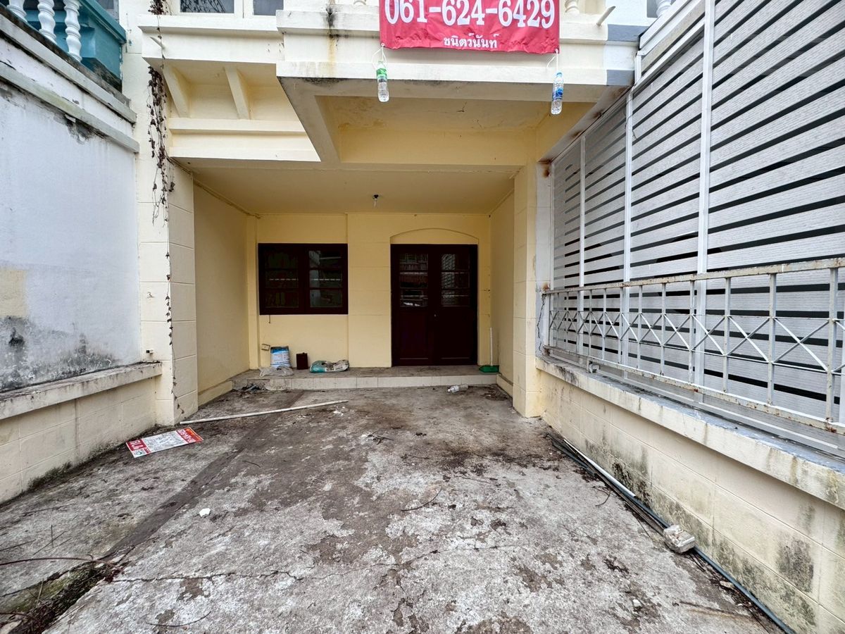 ขายทาวน์โฮมมีนบุรี-ร่มเกล้า : ขายทาวน์หนองจอก ซอยเชื่อมสัมพันธ์17หมู่บ้านภัทรวรรณ ** ราคาเพียง 1.05 ล้าน **  บ้านเก่าน่าลงทุน N.748