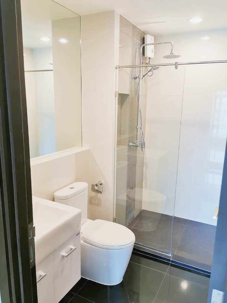 For SaleCondoSathorn, Narathiwat : Condo for sale, Rhythm Sathorn-Narathiwat, 38 sq m., 11th floor, BTS Chong Nonsi, very cheap price, by the owner.