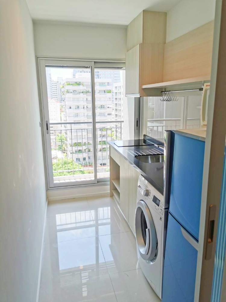 For SaleCondoSathorn, Narathiwat : Condo for sale, Rhythm Sathorn-Narathiwat, 38 sq m., 11th floor, BTS Chong Nonsi, very cheap price, by the owner.