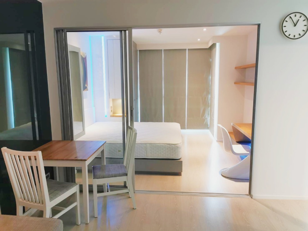 For SaleCondoSathorn, Narathiwat : Condo for sale, Rhythm Sathorn-Narathiwat, 38 sq m., 11th floor, BTS Chong Nonsi, very cheap price, by the owner.