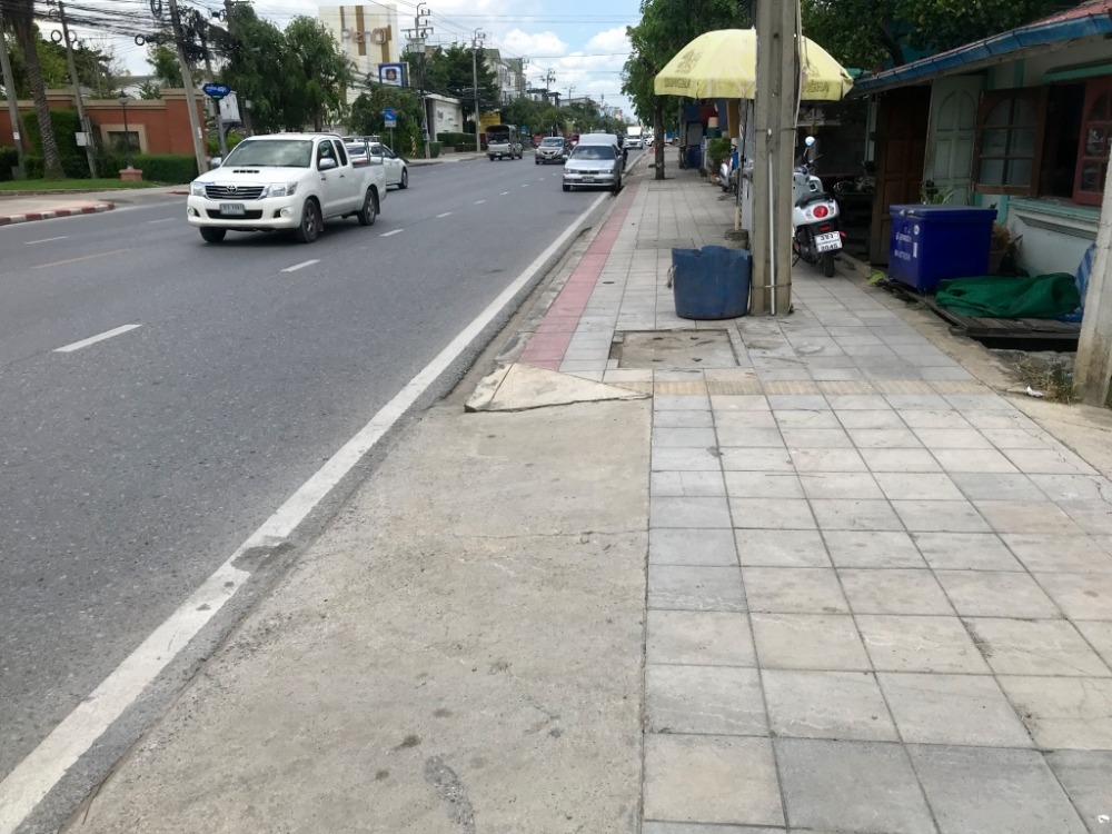 For SaleLandNawamin, Ramindra : Land on Sai Mai Road, 3 rai 2 ngan, ready to fill, beautiful plot, located near the expressway near the green line