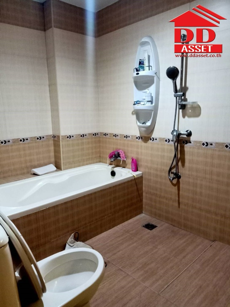 For SaleShop HouseMin Buri, Romklao : Commercial building, 8 booths, 2 floors with steel warehouse, next to Nimit Mai Road