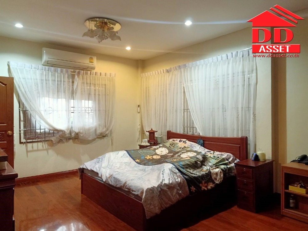 For SaleShop HouseMin Buri, Romklao : Commercial building, 8 booths, 2 floors with steel warehouse, next to Nimit Mai Road