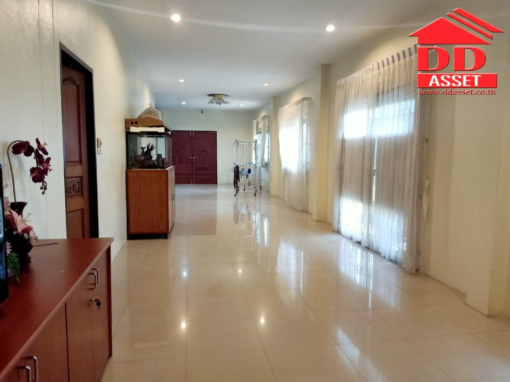 For SaleShop HouseMin Buri, Romklao : Commercial building, 8 booths, 2 floors with steel warehouse, next to Nimit Mai Road