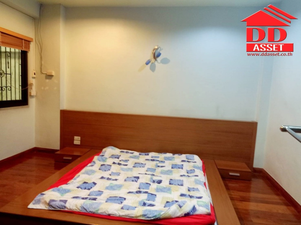 For SaleShop HouseMin Buri, Romklao : Commercial building, 8 booths, 2 floors with steel warehouse, next to Nimit Mai Road