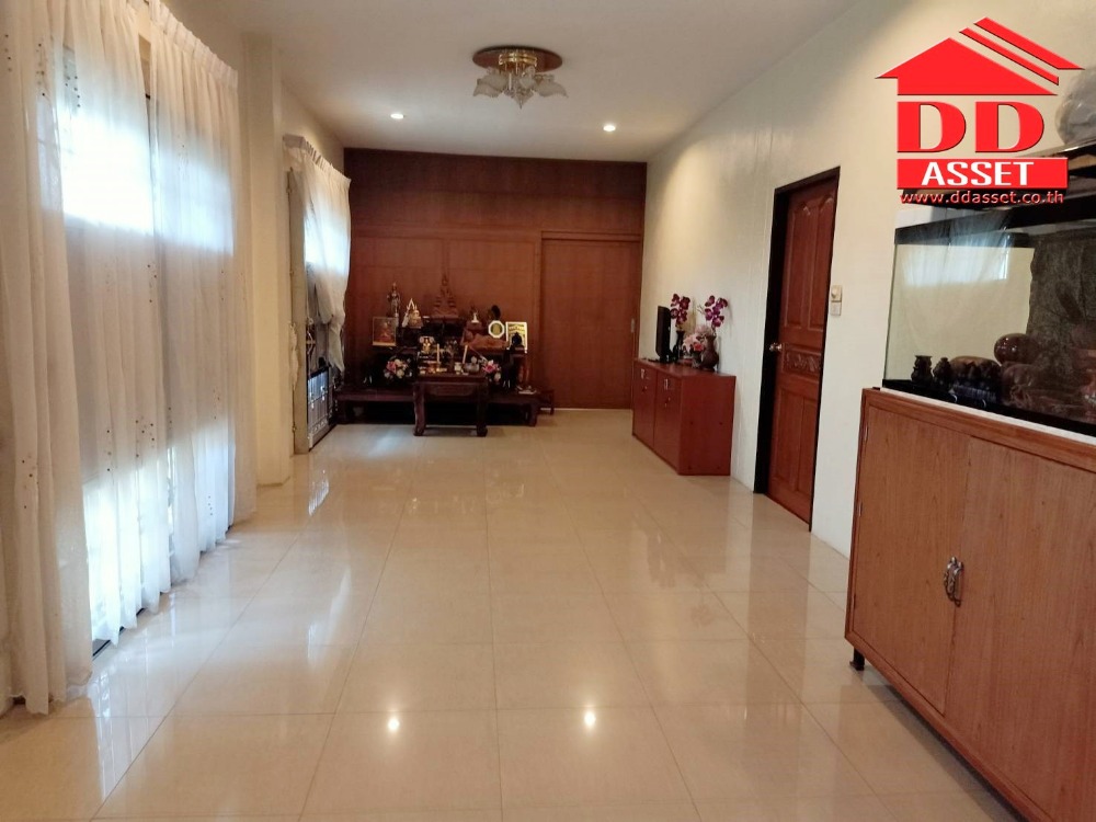 For SaleShop HouseMin Buri, Romklao : Commercial building, 8 booths, 2 floors with steel warehouse, next to Nimit Mai Road