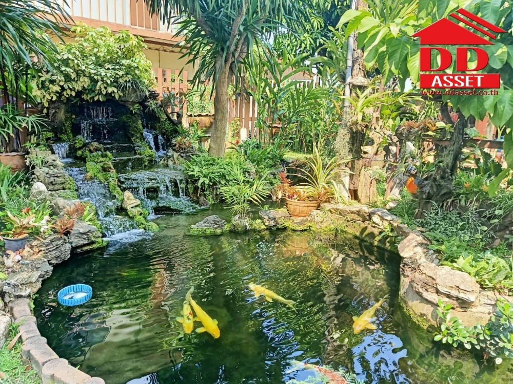 For SaleShop HouseMin Buri, Romklao : Commercial building, 8 booths, 2 floors with steel warehouse, next to Nimit Mai Road