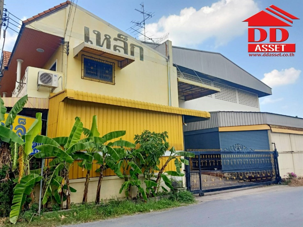 For SaleShop HouseMin Buri, Romklao : Commercial building, 8 booths, 2 floors with steel warehouse, next to Nimit Mai Road