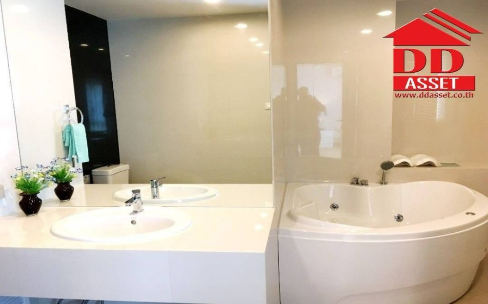 For RentSukhumvit, Asoke, Thonglor : For rent Service Apartment Ekamai PPR Villa Ekamai Soi 10 Intersection 6 Bts Ekamai near EmQuartier Emporium furnished room