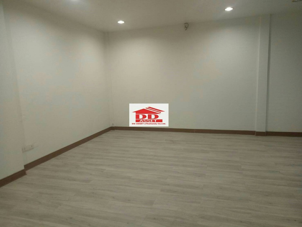 For SaleShop HouseLadprao101, Happy Land, The Mall Bang Kapi : 4-storey office building for sale, Soi Lat Phrao 128/1, next to the yellow line. Lat Phrao 101 Station