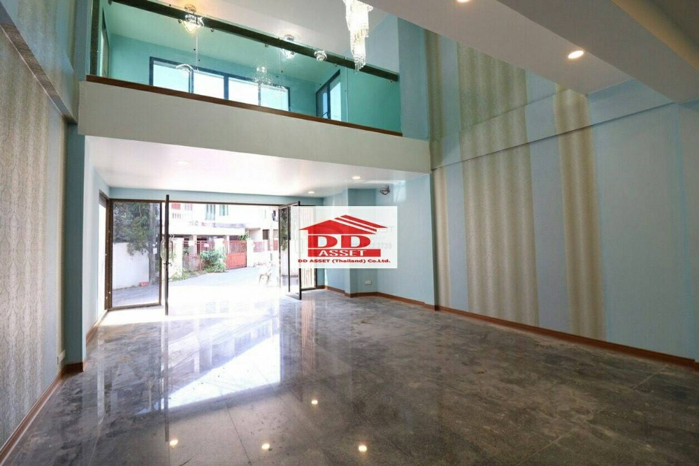 For SaleShop HouseLadprao101, Happy Land, The Mall Bang Kapi : 4-storey office building for sale, Soi Lat Phrao 128/1, next to the yellow line. Lat Phrao 101 Station