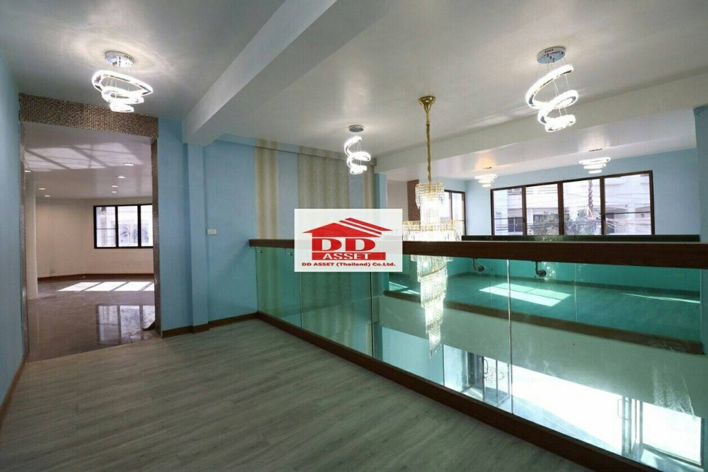 For SaleShop HouseLadprao101, Happy Land, The Mall Bang Kapi : 4-storey office building for sale, Soi Lat Phrao 128/1, next to the yellow line. Lat Phrao 101 Station