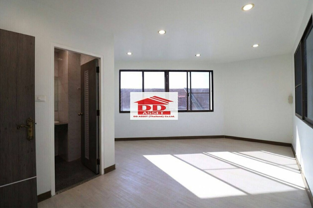 For SaleShop HouseLadprao101, Happy Land, The Mall Bang Kapi : 4-storey office building for sale, Soi Lat Phrao 128/1, next to the yellow line. Lat Phrao 101 Station