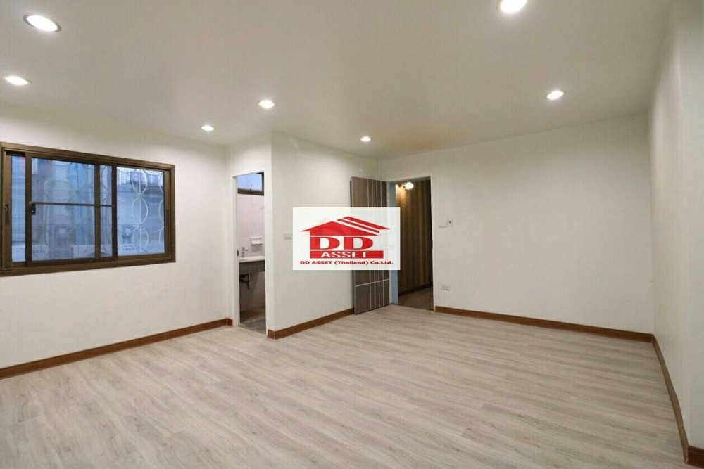 For SaleShop HouseLadprao101, Happy Land, The Mall Bang Kapi : 4-storey office building for sale, Soi Lat Phrao 128/1, next to the yellow line. Lat Phrao 101 Station