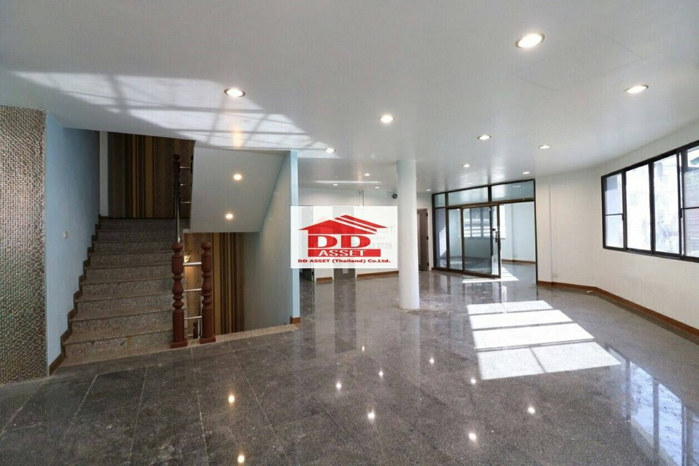 For SaleShop HouseLadprao101, Happy Land, The Mall Bang Kapi : 4-storey office building for sale, Soi Lat Phrao 128/1, next to the yellow line. Lat Phrao 101 Station