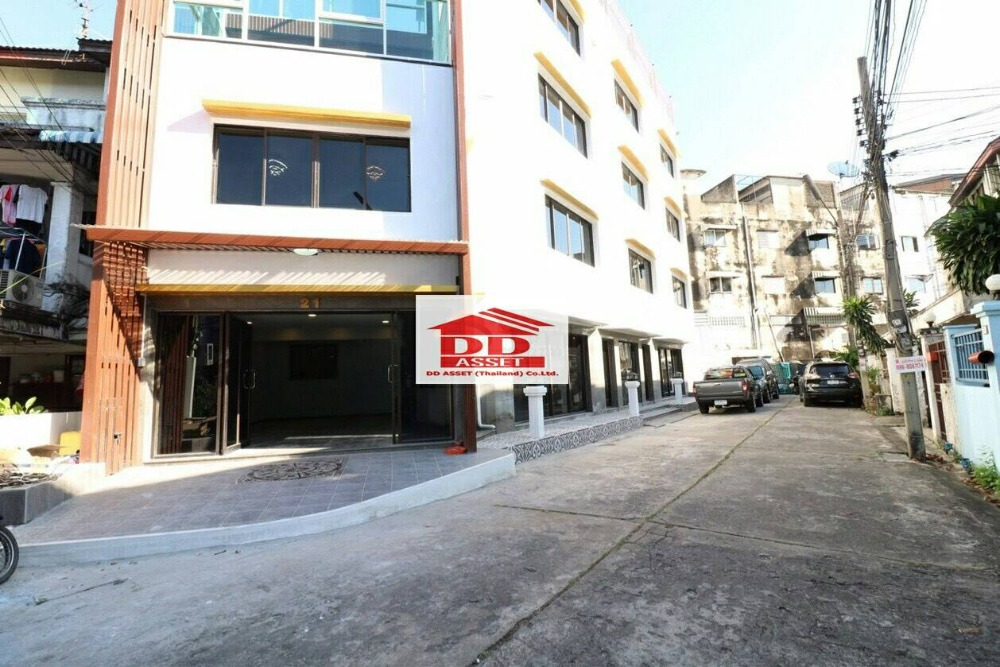 For SaleShop HouseLadprao101, Happy Land, The Mall Bang Kapi : 4-storey office building for sale, Soi Lat Phrao 128/1, next to the yellow line. Lat Phrao 101 Station