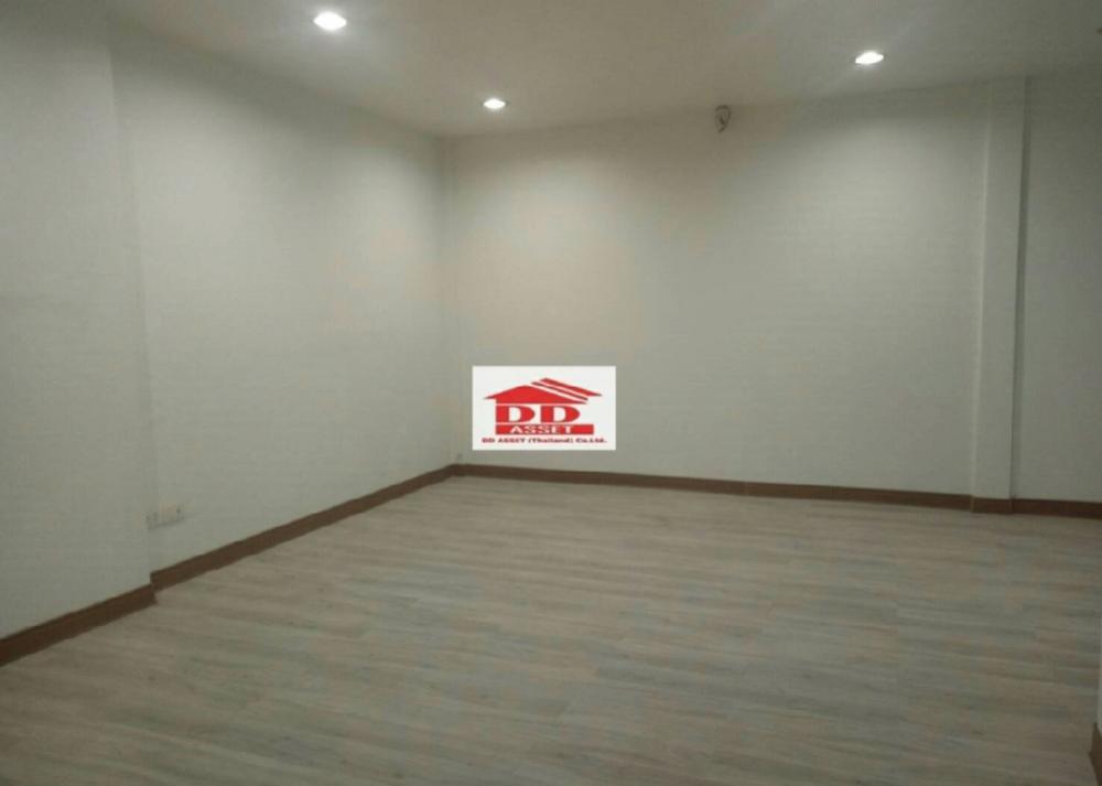 For SaleShop HouseLadprao101, Happy Land, The Mall Bang Kapi : 4-storey office building for sale, Soi Lat Phrao 128/1, next to the yellow line. Lat Phrao 101 Station