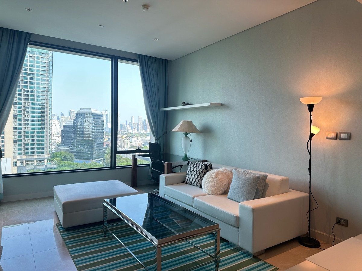 For RentCondoWitthayu, Chidlom, Langsuan, Ploenchit : +++Urgent rent+++ Sindhorn Residence** 1 bedroom, size 74 sq m.